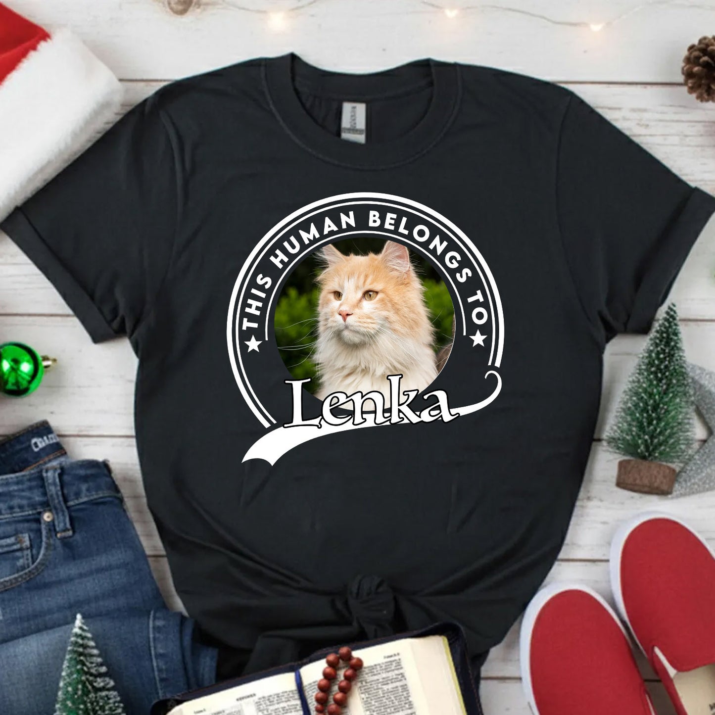 Tričko – This human belongs to pets (s vlastní fotografií)